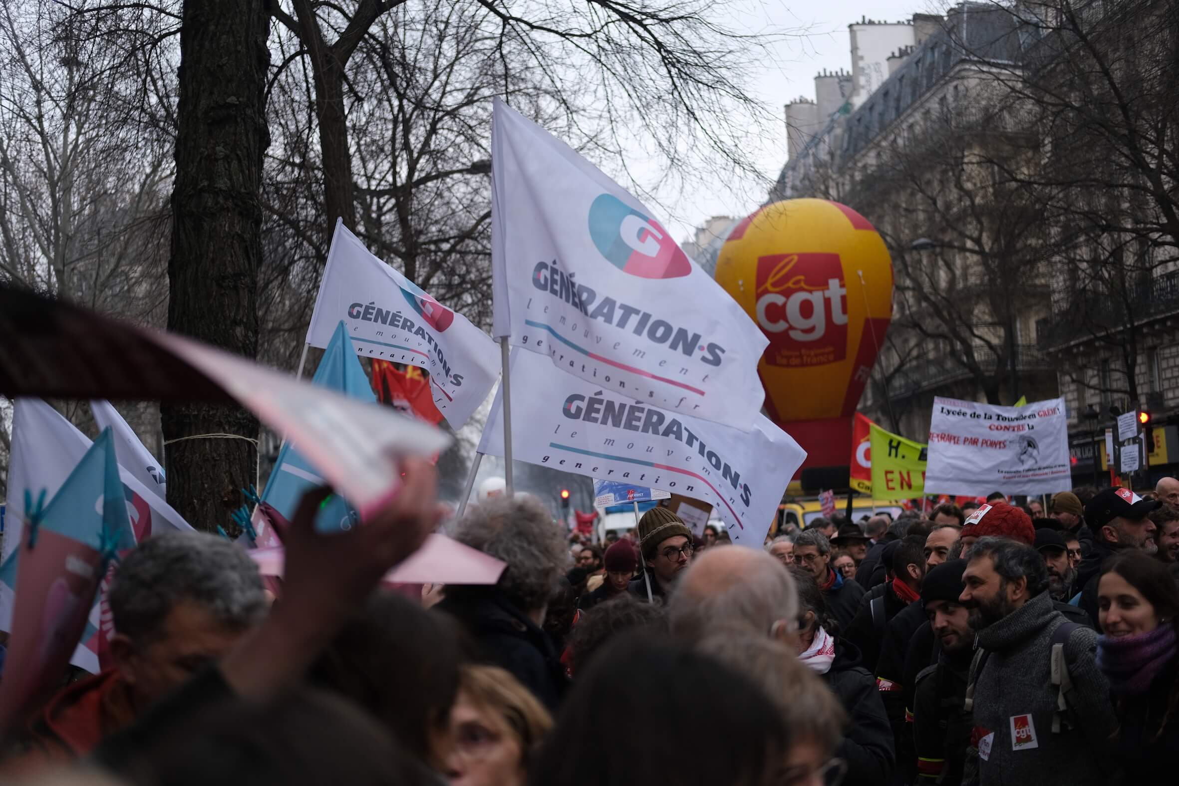 Visuel Génération.s dénonce l’utilisation du 49.3 par le gouvernement pour faire passer en force sa réforme des retraites