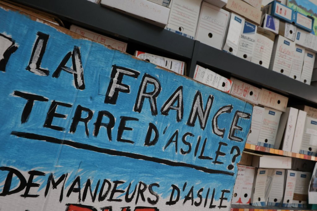 Demande d’asile : le gouvernement fait le choix de punir les plus vulnérables ! 