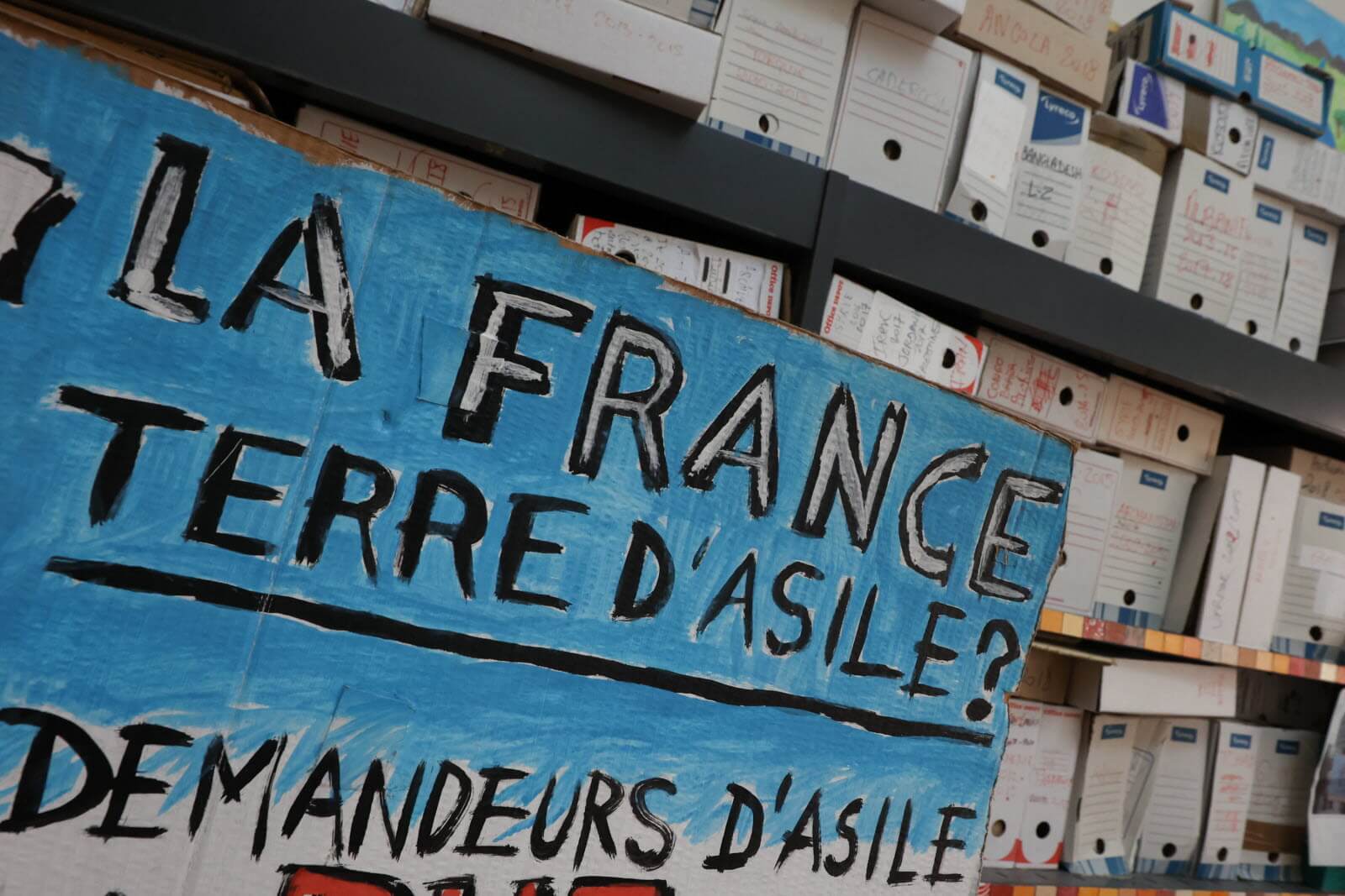 Visuel Demande d’asile : le gouvernement fait le choix de punir les plus vulnérables ! 